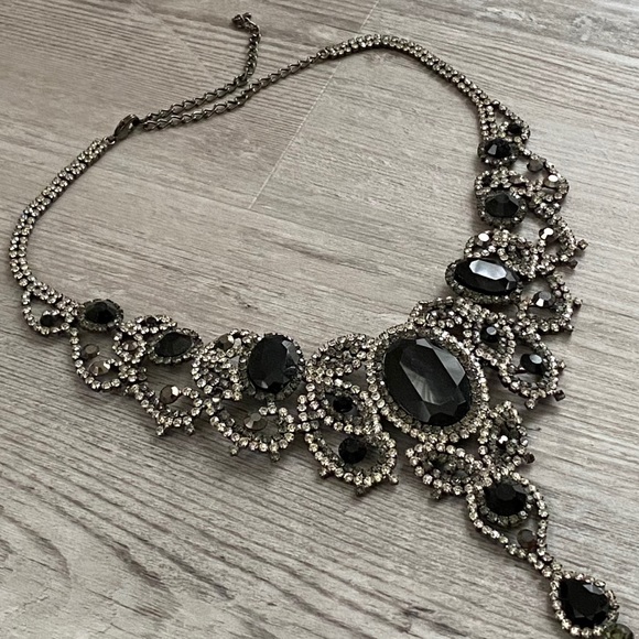 Rhinestone statement bib necklace and earrings set - Picture 2 of 8